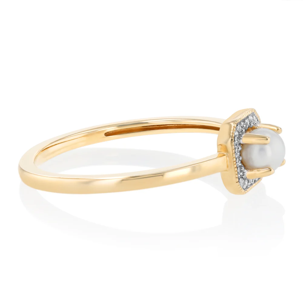 0.49 Carat Freshwater Pearl and Diamond Ring in 9ct Yellow Gold - Image 2