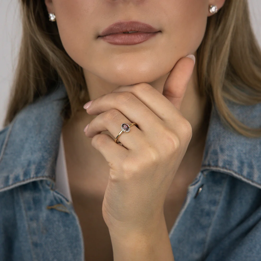 0.56 Carat Red Garnet and Diamond Ring in 9ct Yellow Gold - Image 3
