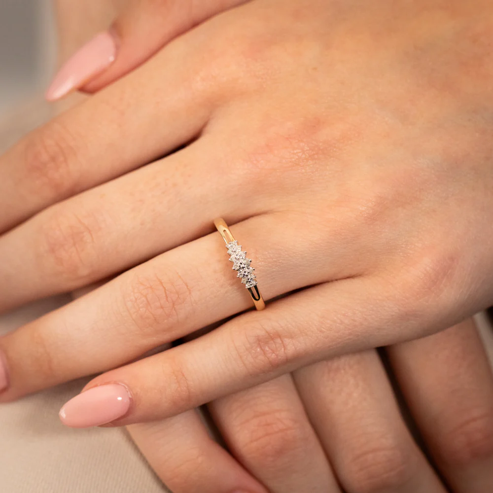 1/10 Carat Diamond Ring in 10ct Yellow Gold - Image 3