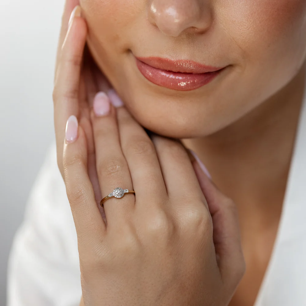 1/10 Carat Diamond Ring in 9ct Yellow Gold - Image 3