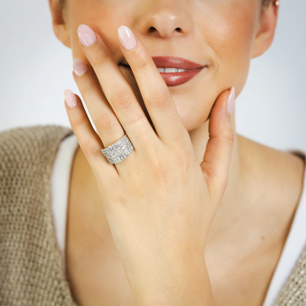 1.5 Carat Diamond Ring with Round Brilliant and Baguette Diamonds in 9ct Yellow Gold - Image 3