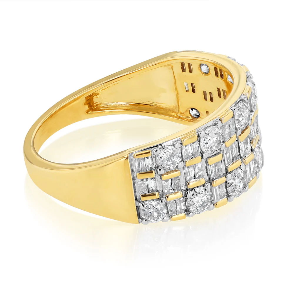 1 Carat Diamond Ring with Round Brilliant and Baguette Diamonds in 9ct Yellow Gold - Image 2