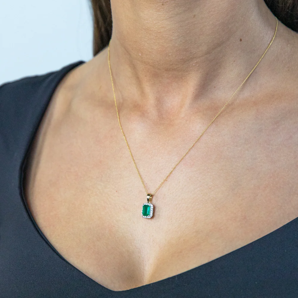 1 Carat Natural Emerald & Diamond Pendant with 45cm Chain in 9ct Yellow Gold - Image 2