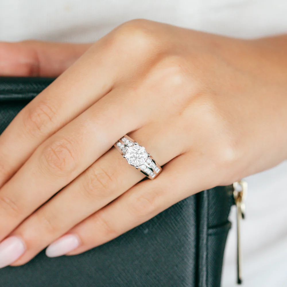 10ct White Gold 1 Carat Diamond Halo Solitaire Ring - Image 3