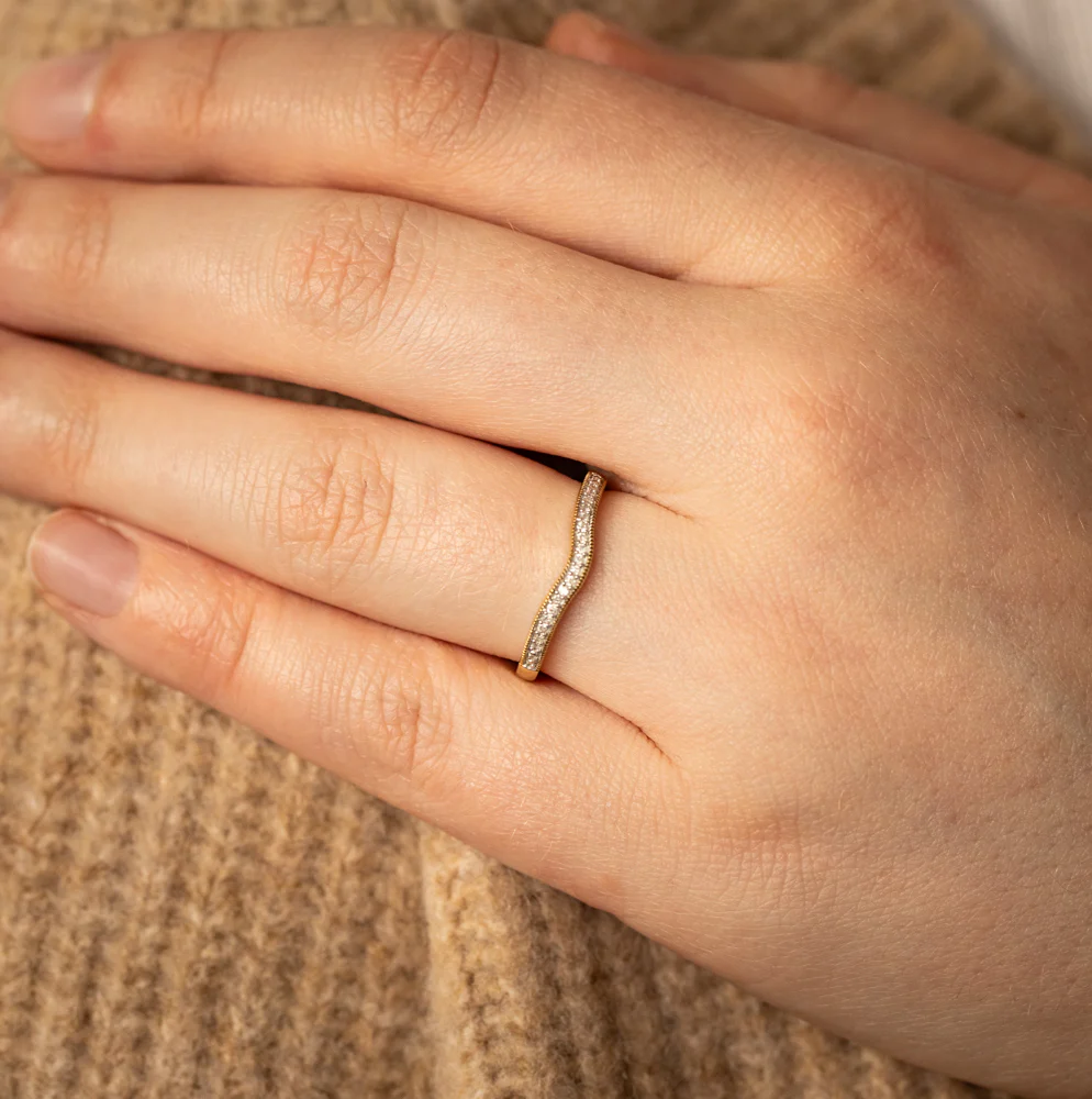 10ct Yellow Gold 0.05 Carat Diamond Claw Ring - Image 3