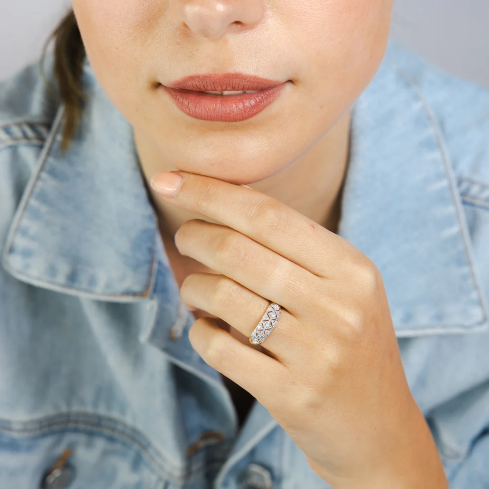 13 Diamond Dress Ring in 9ct Gold - Image 3