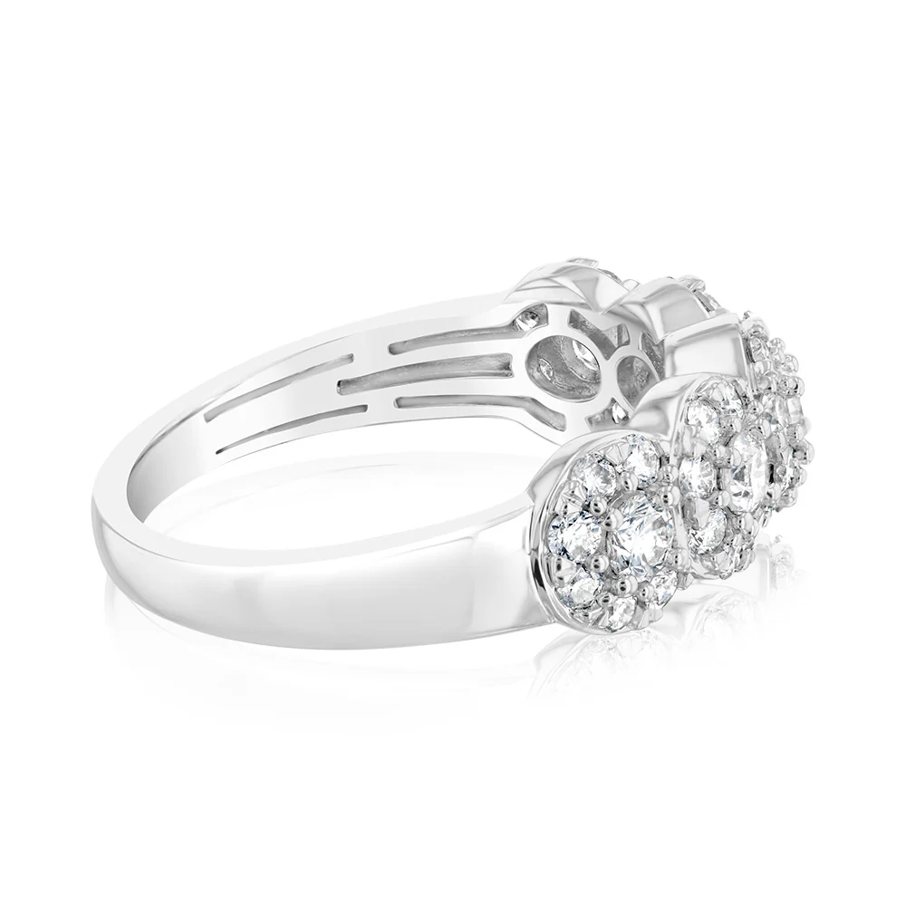 14ct White Gold 0.95 Carat Diamond Ring with 5 Round Brilliant Cut Diamonds Surrounded by Diamond Halos - Image 2