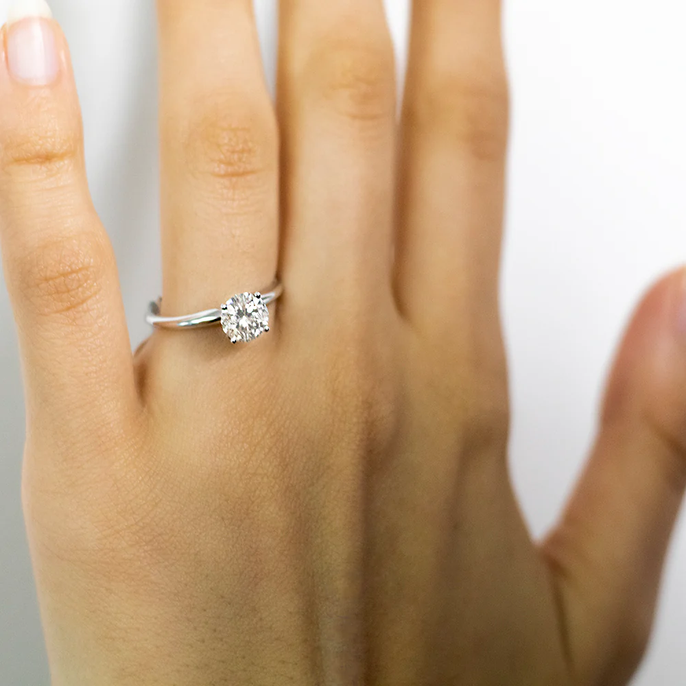 14ct White Gold 1 Carat Brilliant Cut Diamond Solitaire Ring in Knife Edge Setting - Image 4