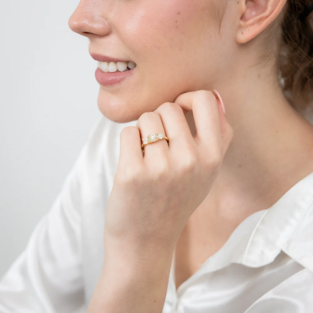 14ct Yellow Gold 1.5 Carat Diamond Trilogy Ring with 3 Round Brilliant Cut Diamonds - Image 3