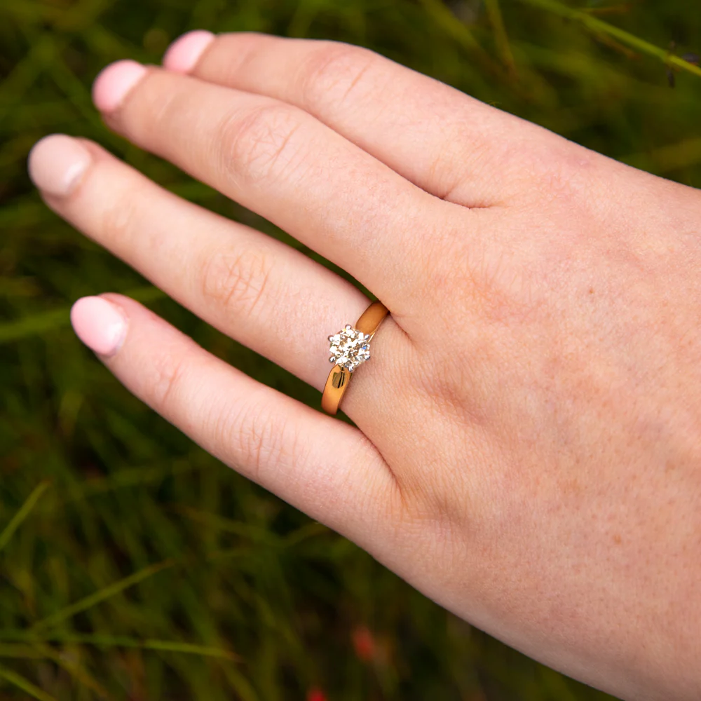 18ct 1.10 Carat Diamond Solitaire Ring - Image 3