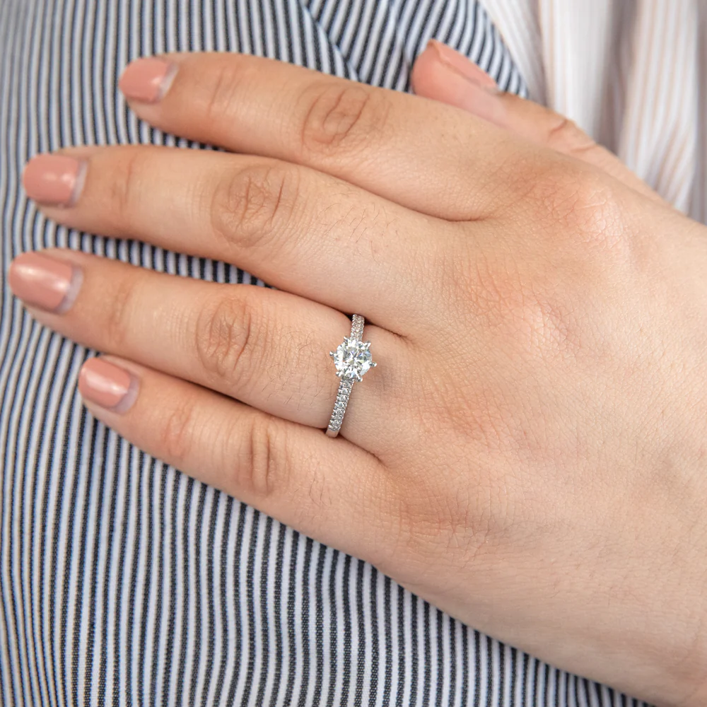 18ct White Gold 0.80 Carat Solitaire with 0.70 Carat Certified Centre Diamond - Image 2