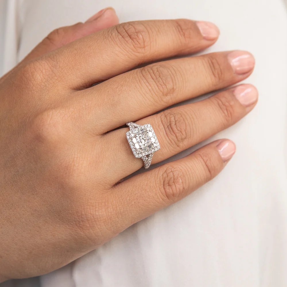 18ct White Gold 1.80 Carat Diamond Ring with 1.00 Carat Certified Princess Centre - Image 3
