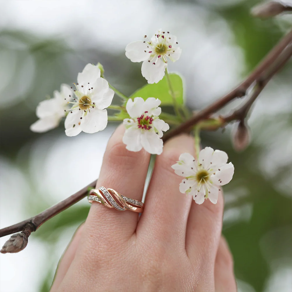 9ct Rose Gold Diamond Ring with 11 Brilliant Cut Diamonds - Image 2