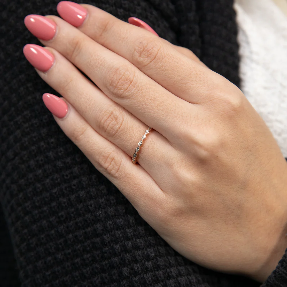 9ct Rose Gold Diamond Ring with 9 Brilliant Diamonds - Image 3