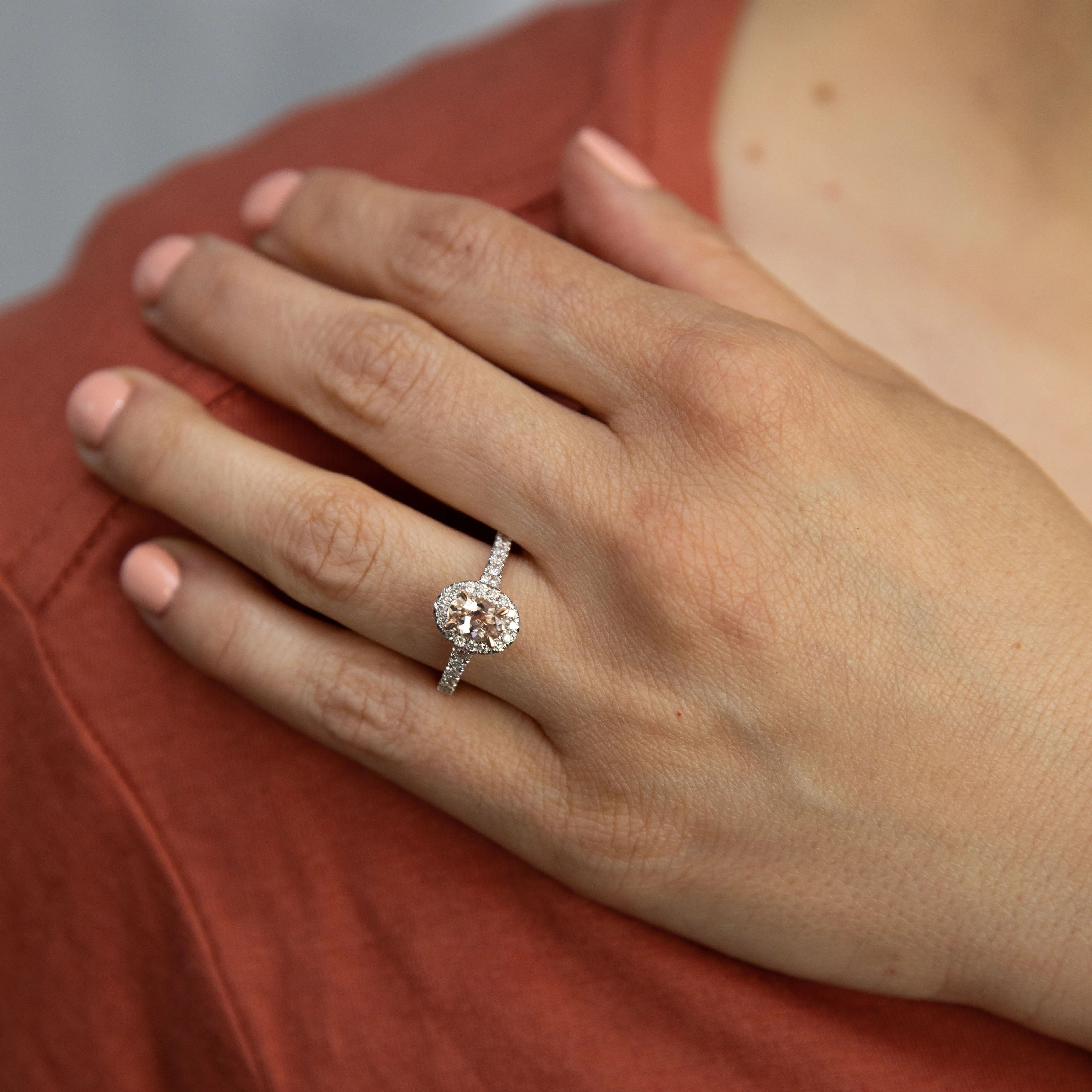 9ct Rose Gold Morganite and Diamond Oval Halo Ring - Image 3