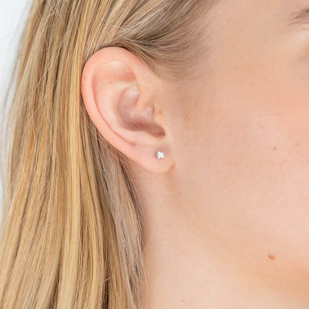 9ct White Gold 0.20 Carat Diamond Stud Earrings - Image 2