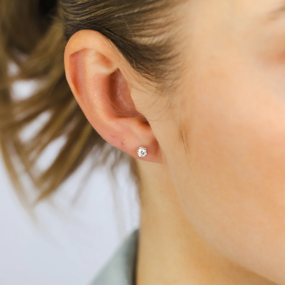 9ct White Gold 0.30 Carat Brilliant Cut Diamond Stud Earrings - Image 2