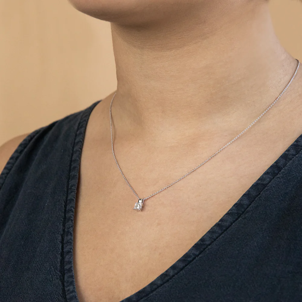 9ct White Gold 1/5 Carat Diamond Pendant on 45cm Chain - Image 2