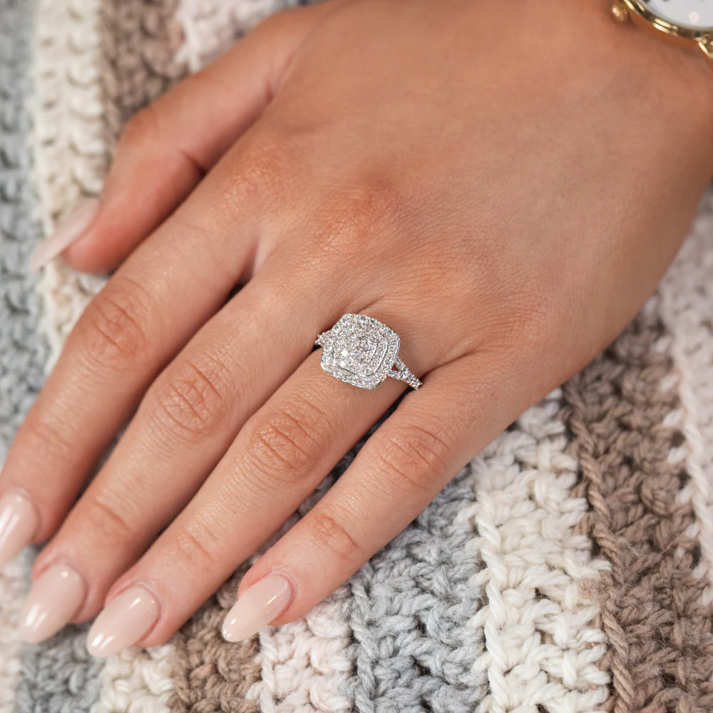 9ct White Gold 1 Carat Diamond Cushion Shape Cluster Ring - Image 3