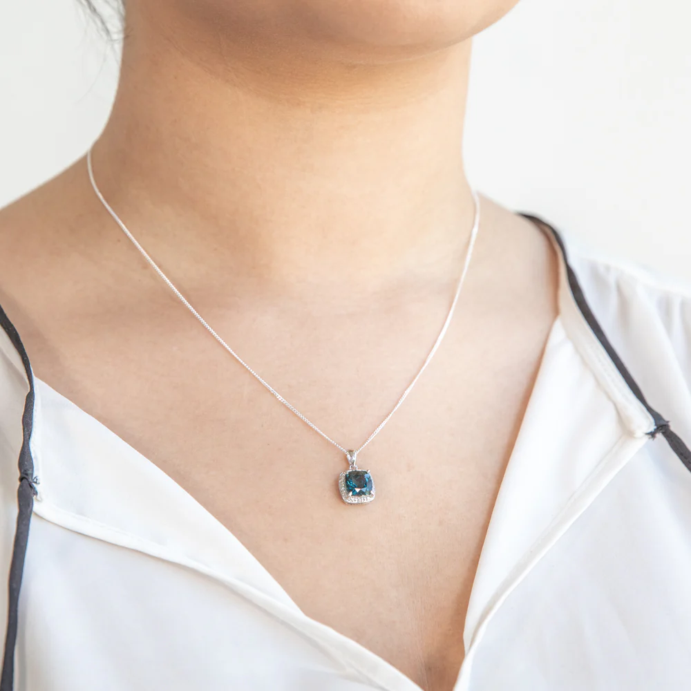 9ct White Gold 2.70ct London Blue Topaz and Diamond Pendant - Image 2