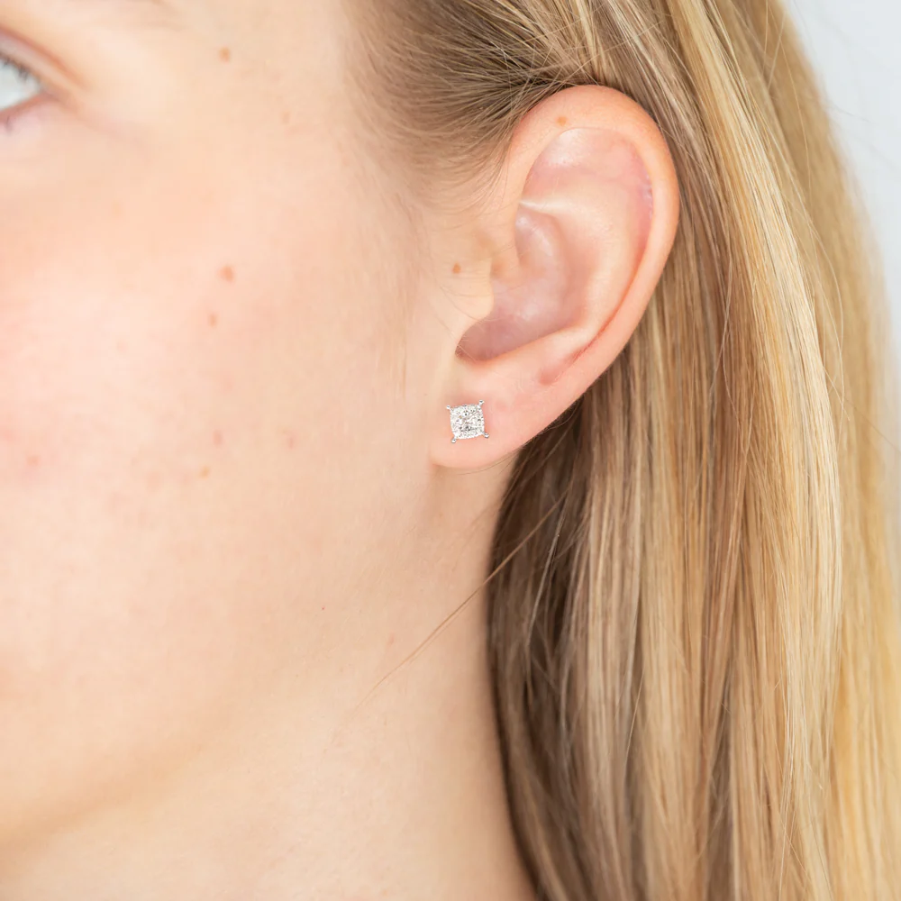 9ct White Gold Beautiful Diamond Stud Earrings - Image 2