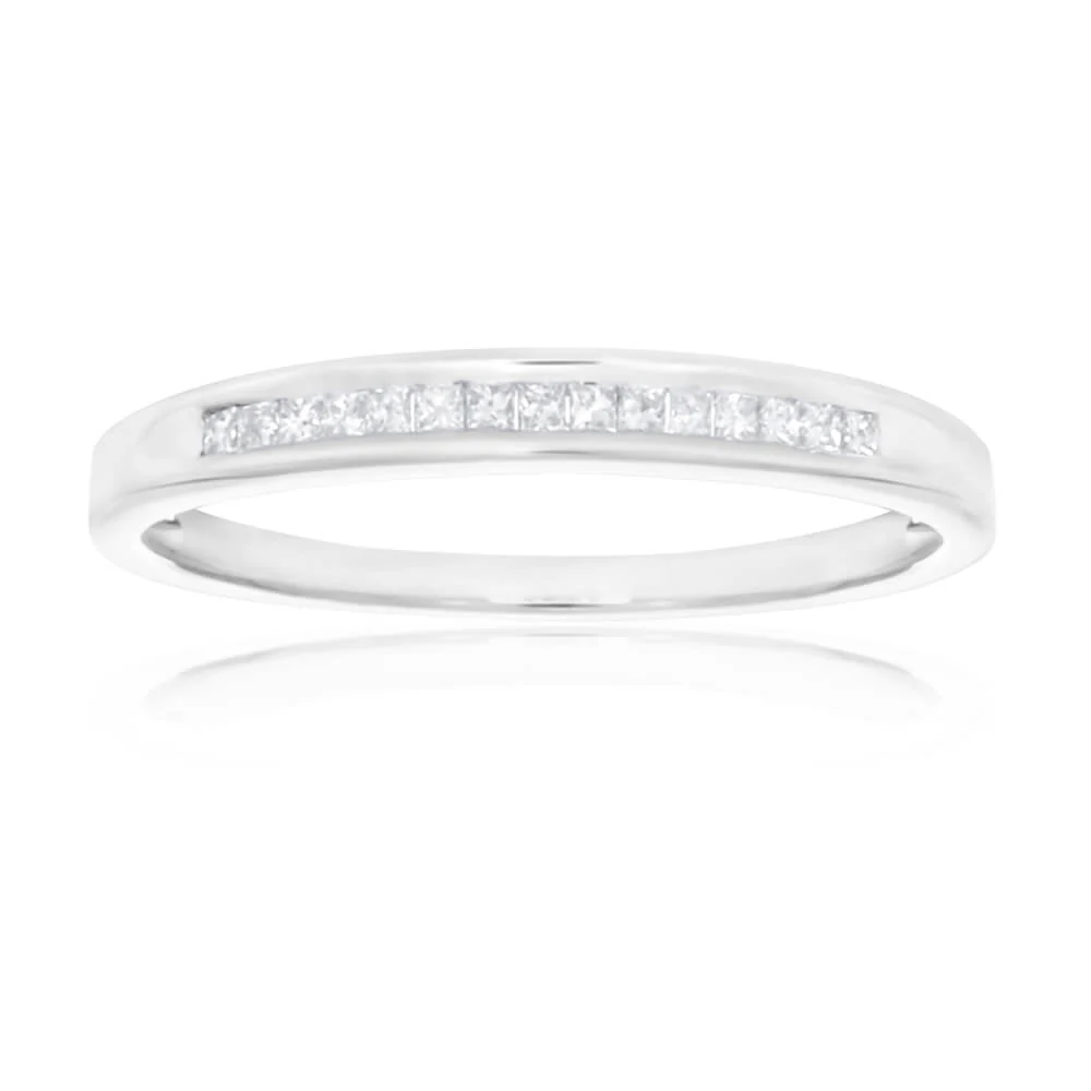 9ct White Gold Diamond Ring Set With 15 Princess Cut Diamonds