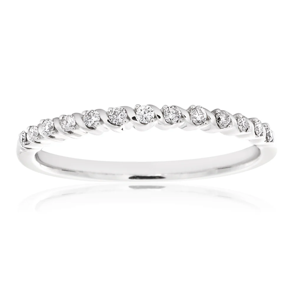 9ct White Gold Diamond Ring with 13 Brilliant Cut Diamonds