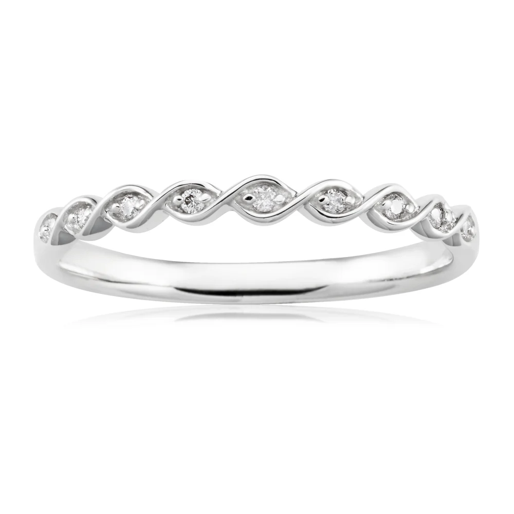 9ct White Gold Diamond Ring with 9 Brilliant Diamonds