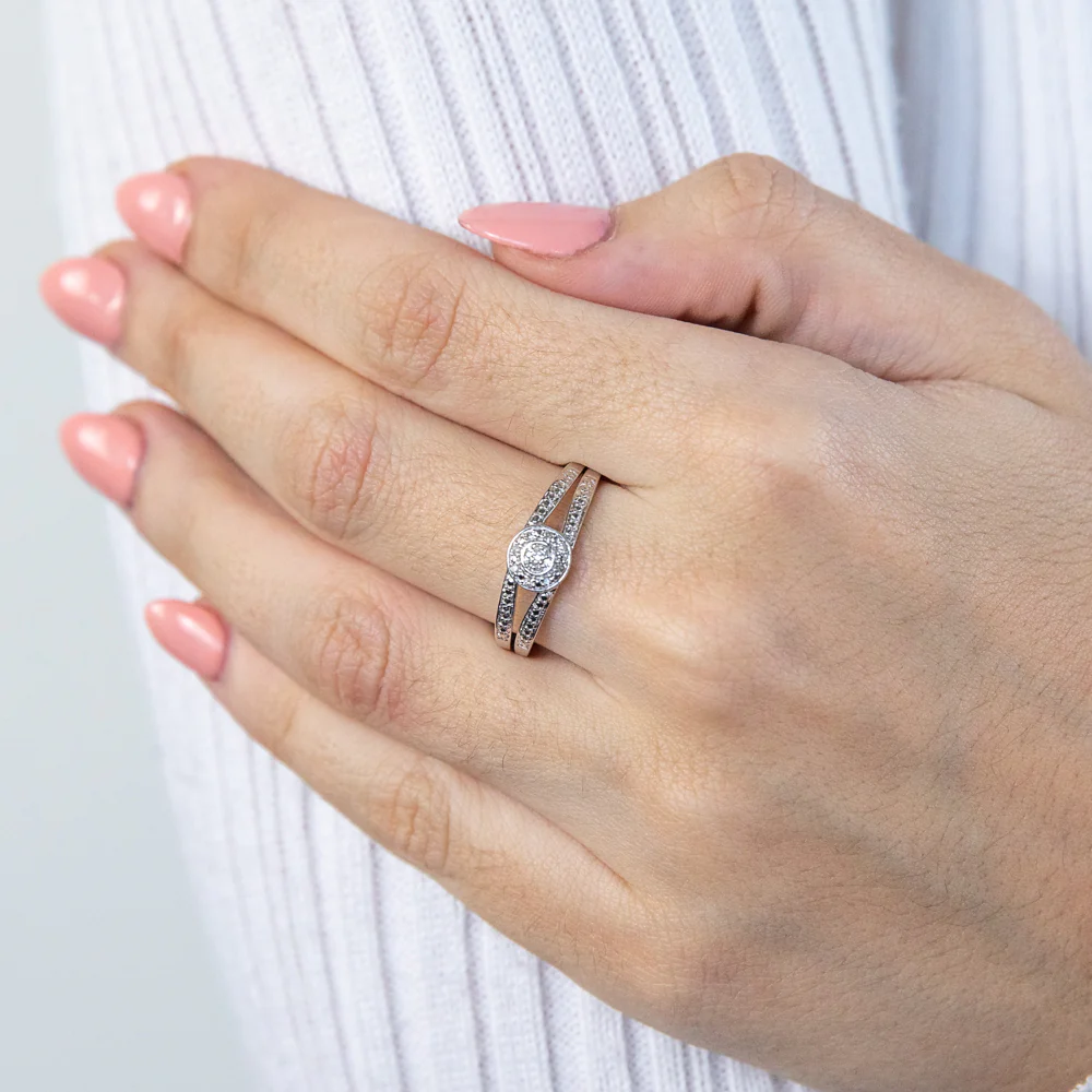 9ct White Gold Diamond Split Shank Ring - Image 2
