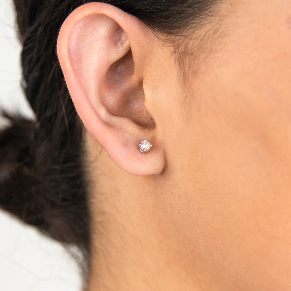 9ct White Gold Diamond Stud Earrings - Image 3