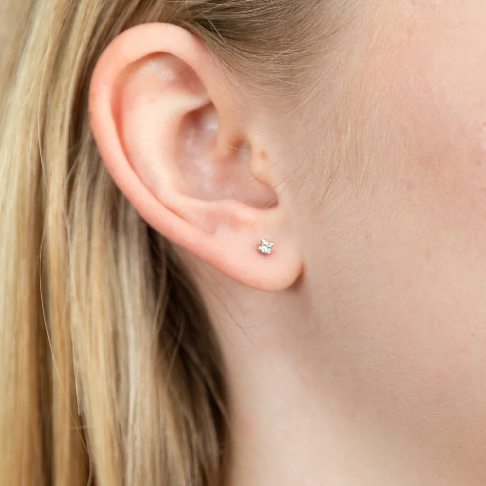 9ct White Gold Impressive Diamond Stud Earrings - Image 3