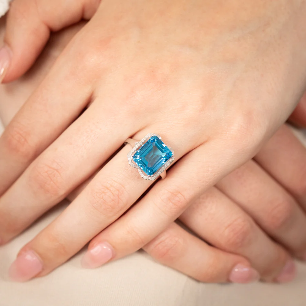 9ct White Gold Natural Blue Topaz And Diamond Ring - Image 3