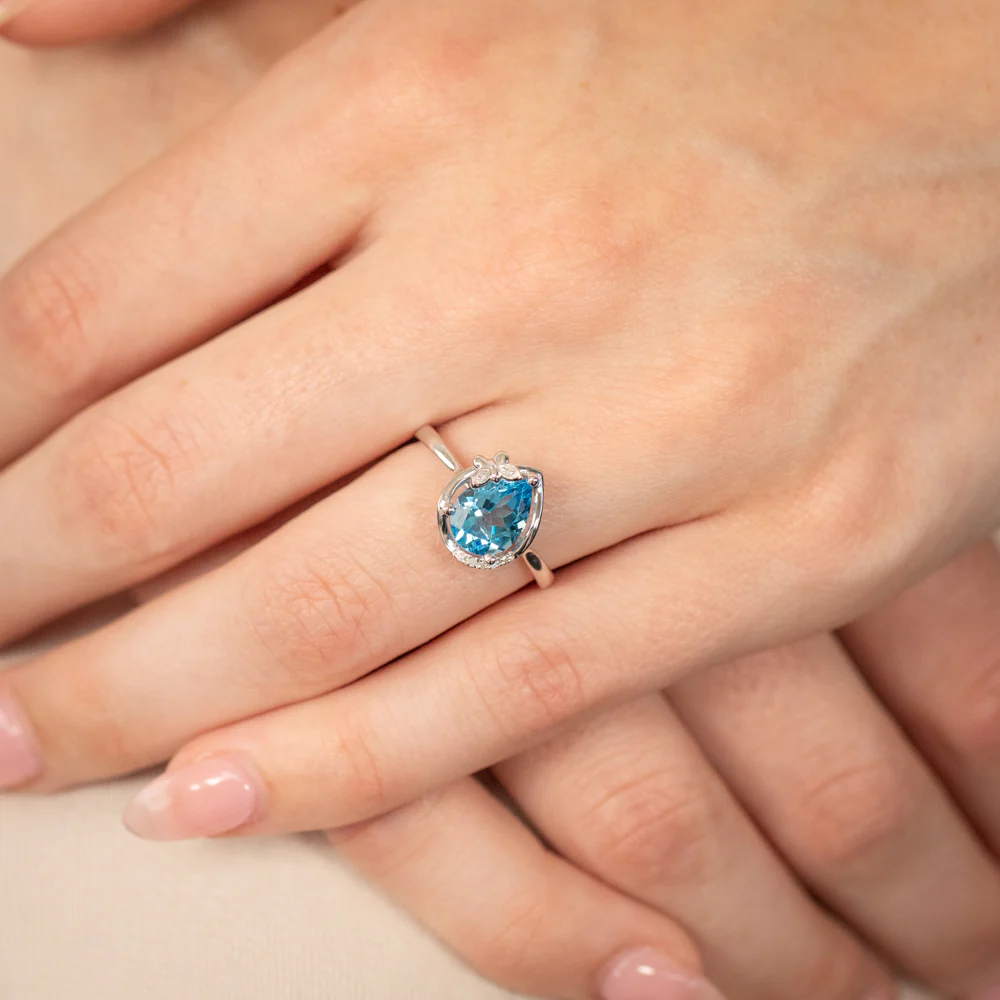 9ct White Gold Natural Blue Topaz And Diamond Ring - Image 3