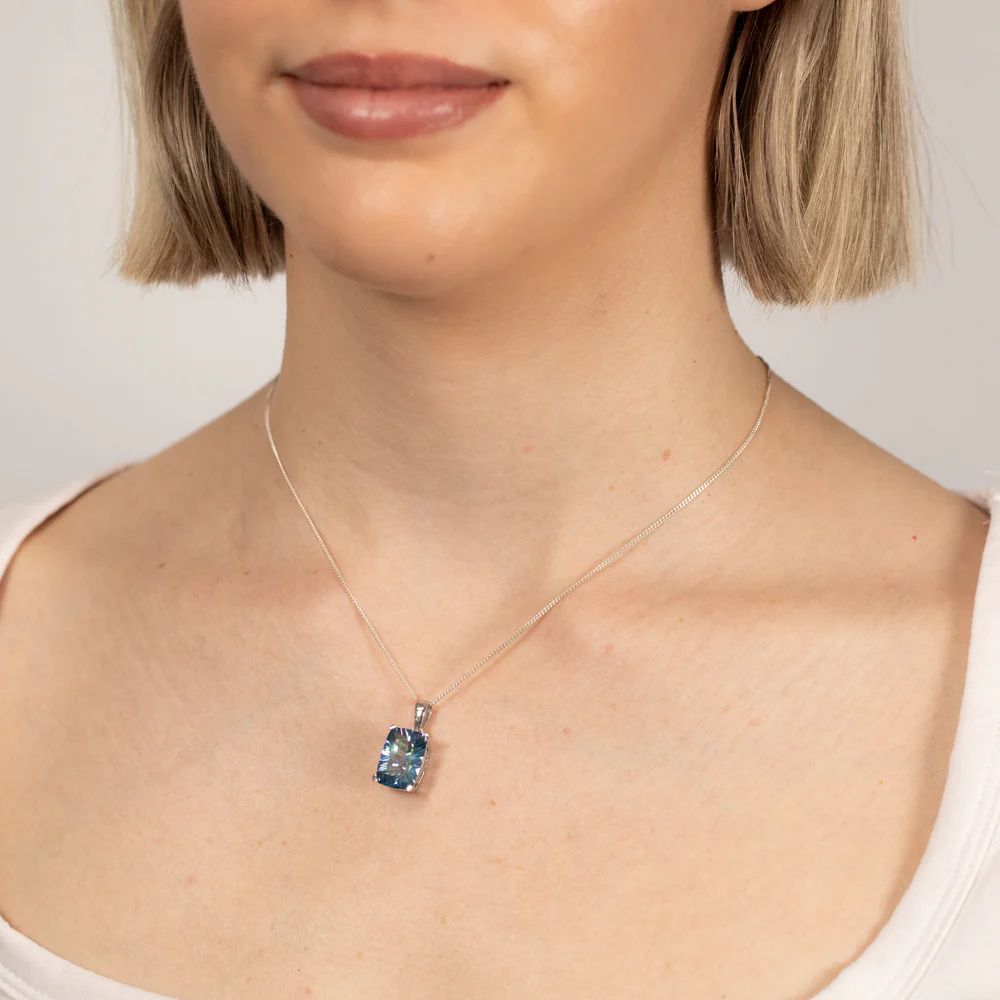 9ct White Gold Natural Treated Adieu Topaz Pendant - Image 2