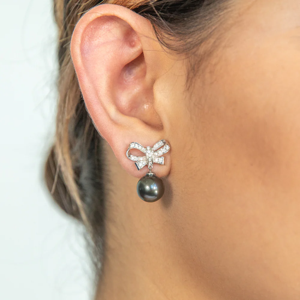 9ct White Gold Tahitian Bow Pearl Earrings set with 46 Diamonds - Image 2