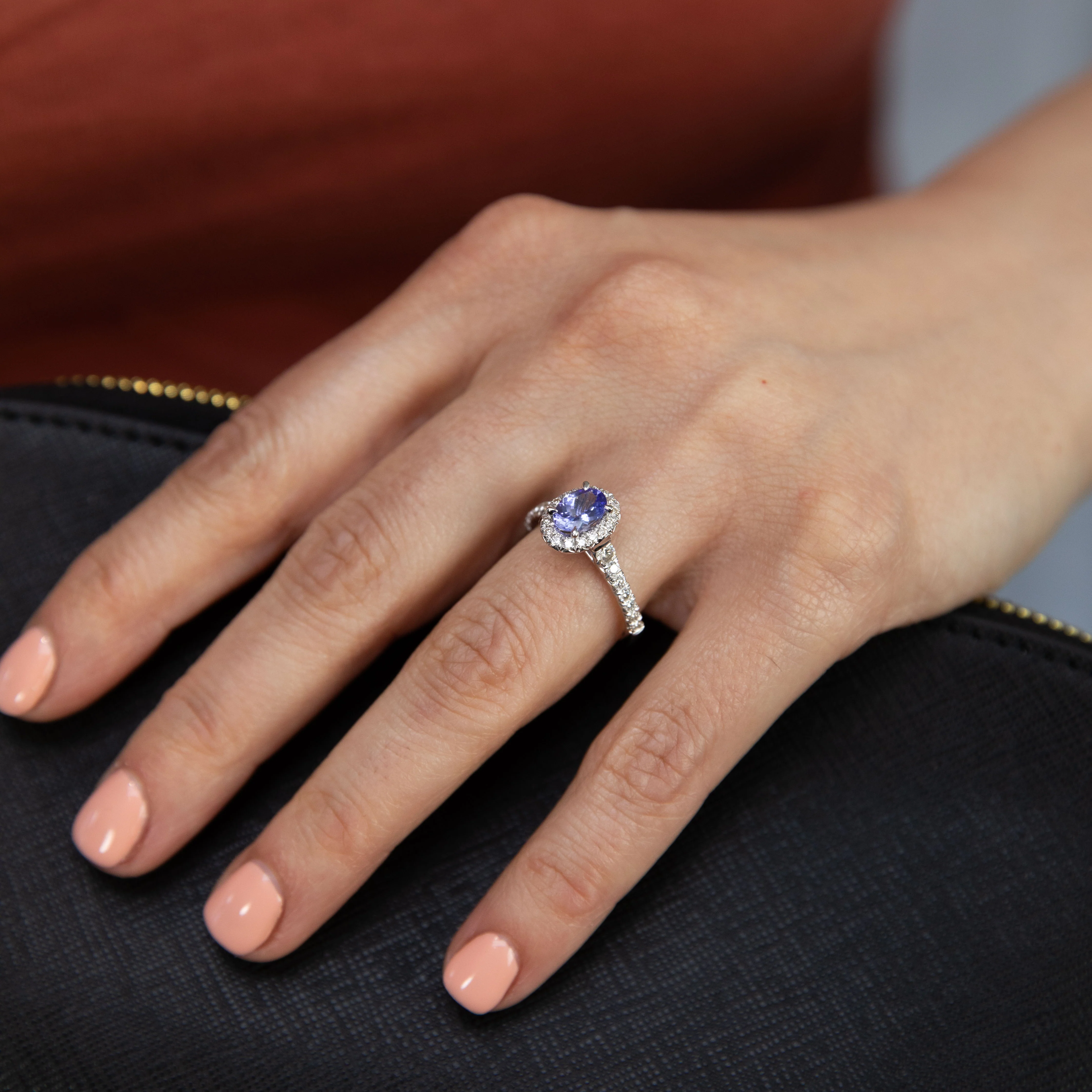 9ct White Gold Tanzanite and Diamond Oval Halo Ring - Image 3