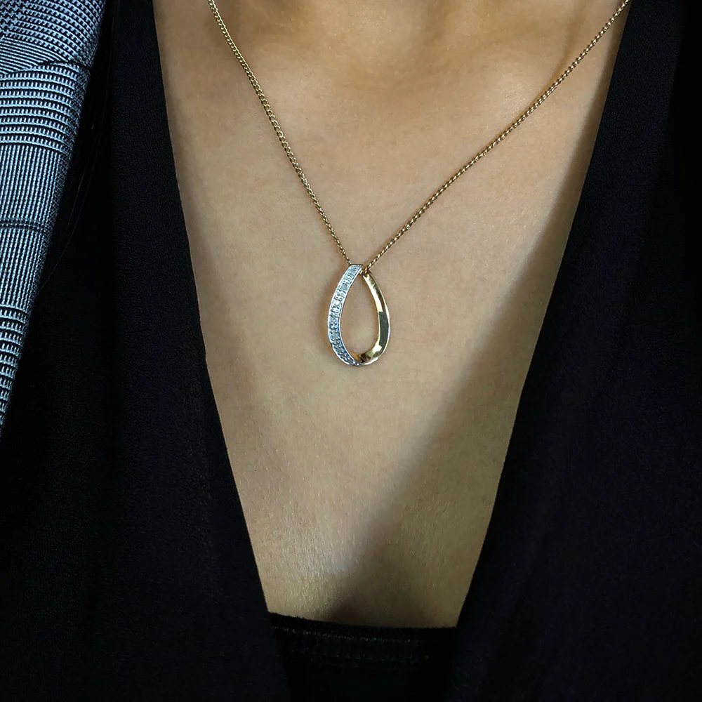 9ct Yellow Gold 0.05 Carat 7 Diamond Pendant - Image 2