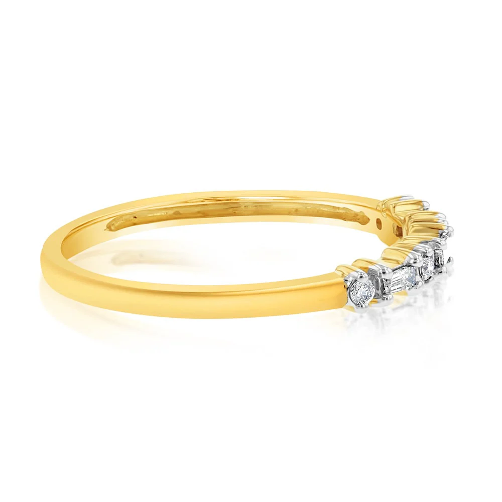 9ct Yellow Gold 0.10 Carat Diamond Eternity Ring with 4Brilliant & 3Baguette Diamonds - Image 2
