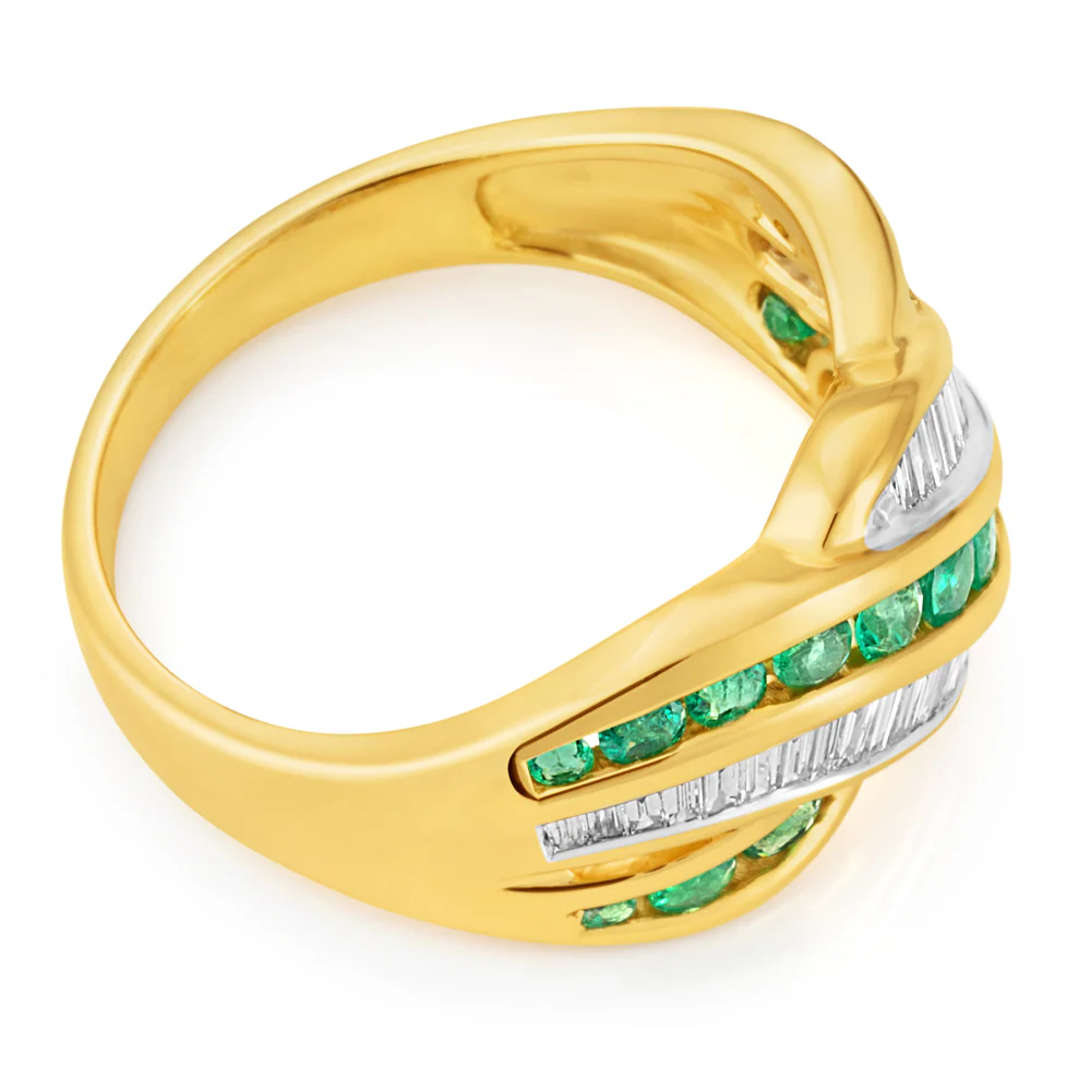 9ct Yellow Gold 0.73ct Natural Emerald and 0.30 Carat Diamond Ring - Image 2