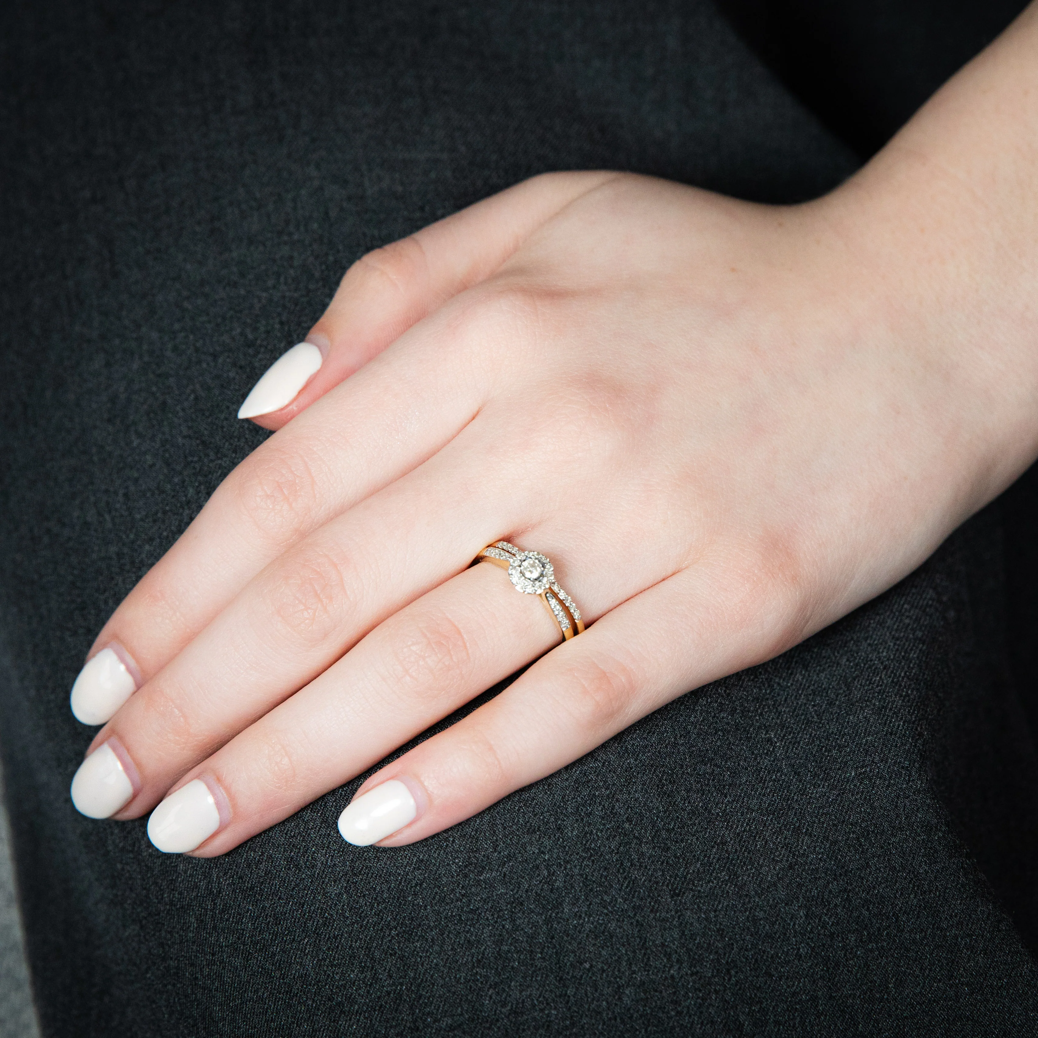 9ct Yellow Gold 1/4 Carat Diamond With 36 Brilliant Cut Diamonds - Image 3