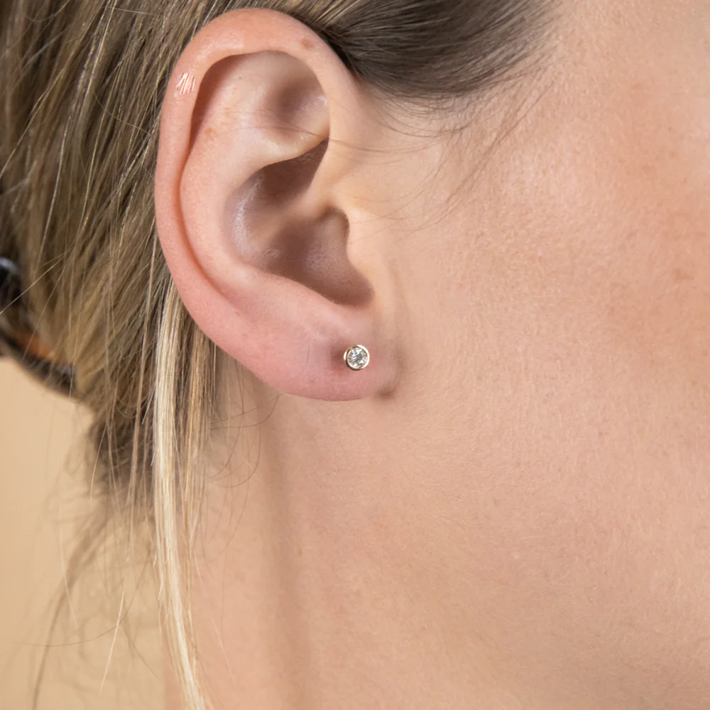 9ct Yellow Gold 1/5 Carat Diamond Stud Earrings - Image 2