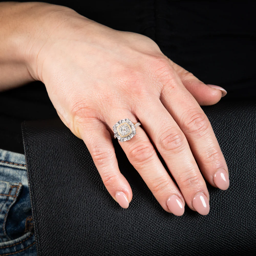 9ct Yellow Gold 1/6 Carat Diamond Dress Ring - Image 2