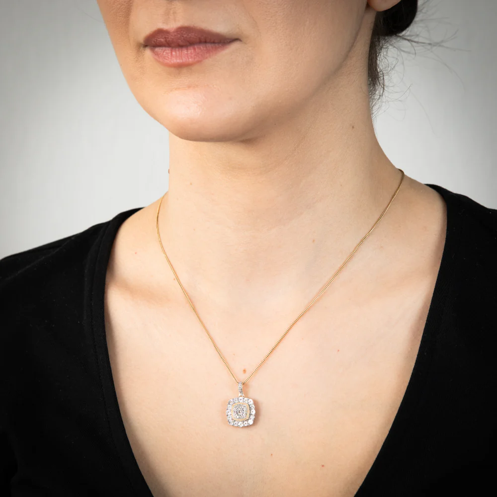 9ct Yellow Gold 1/6 Carat Diamond Pendant - Image 2