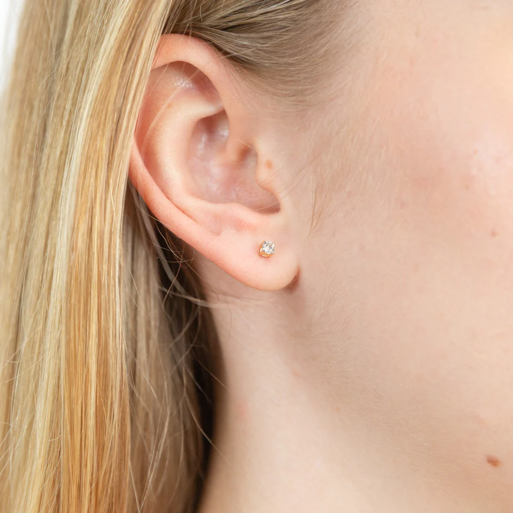 9ct Yellow Gold 1/6 Carat Diamond Stud Earrings - Image 2