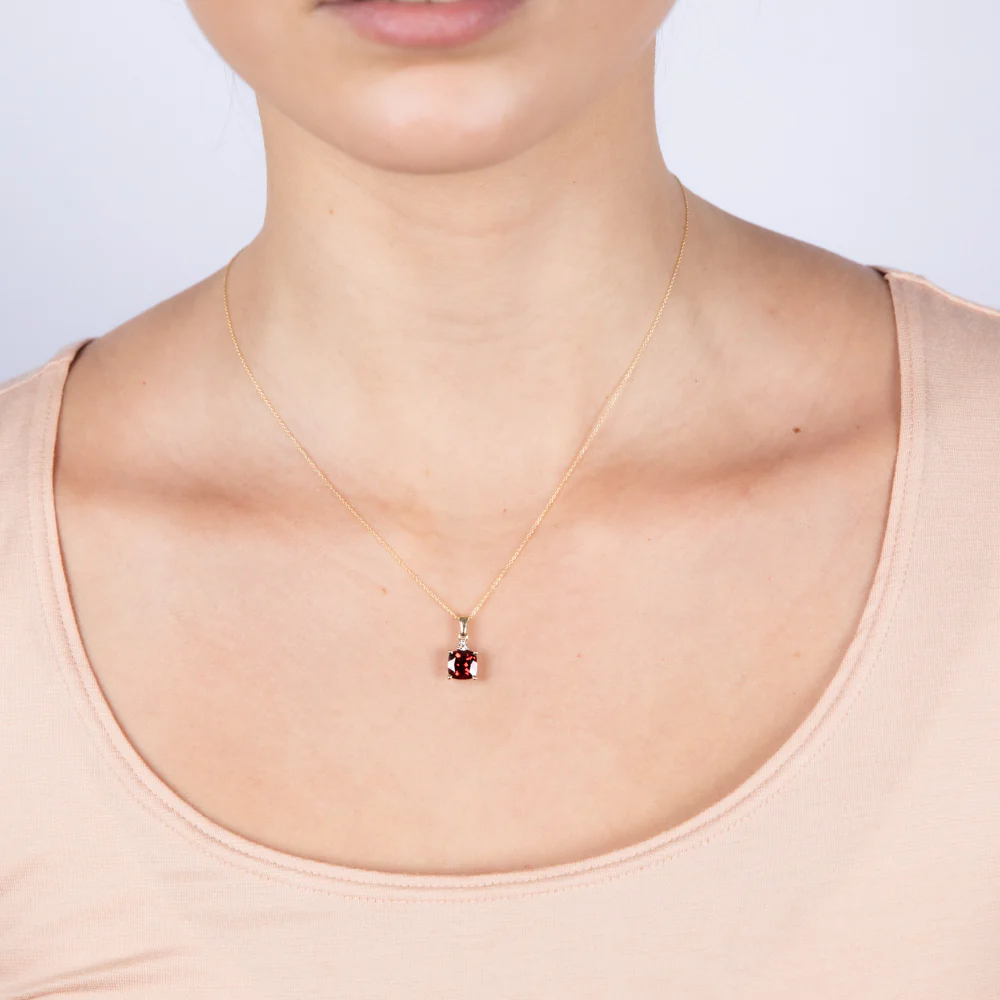 9ct Yellow Gold 1.85ct Garnet and Diamond Pendant on 45cm Chain - Image 2
