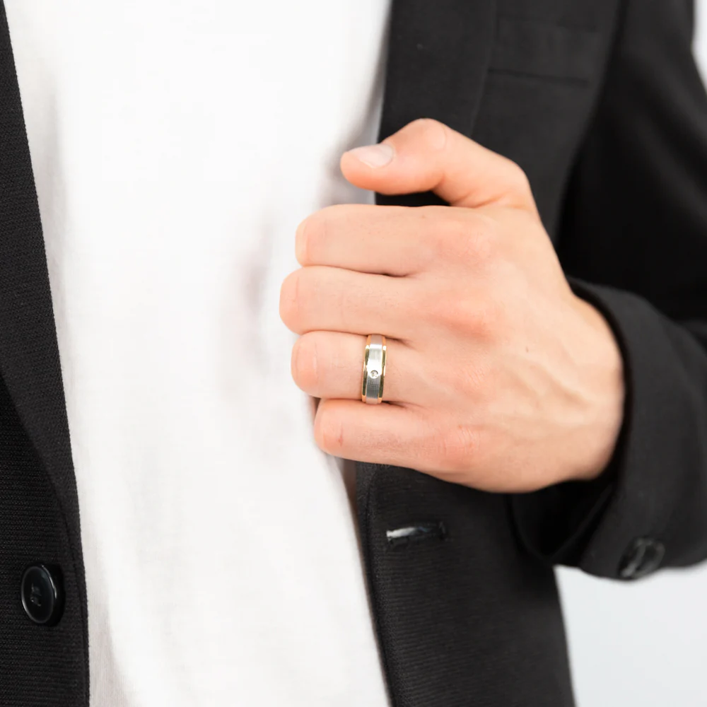9ct Yellow Gold 1 Diamond Mens Ring with White Gold Rhodium - Image 3