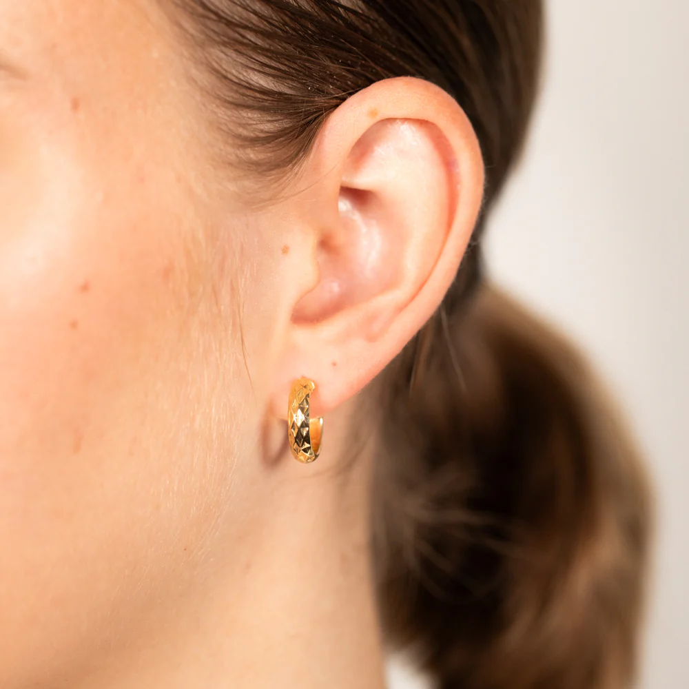 9ct Yellow Gold 10mm Diamond Cut Hoop Earrings - Image 3