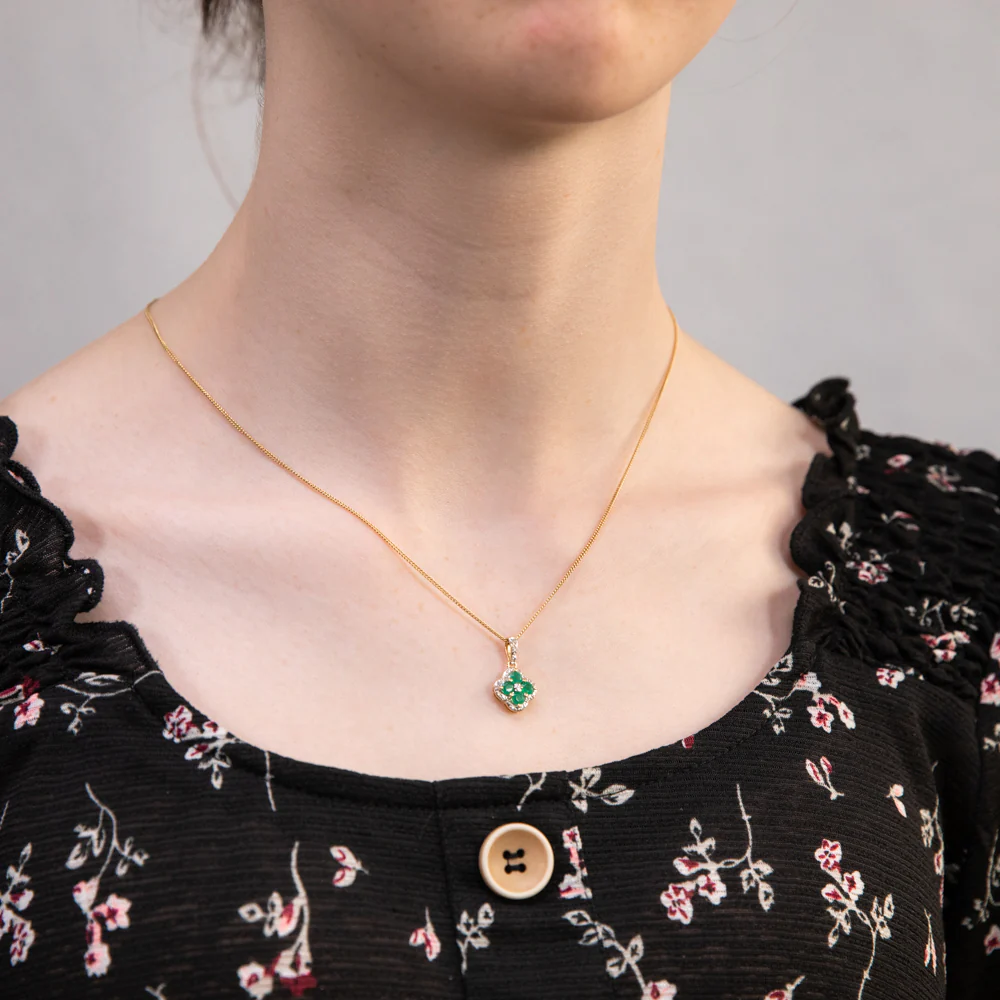 9ct Yellow Gold 1ct Natural Emerald and 1/10 Carat Diamond 4 Leaf Clover Pendant - Image 2