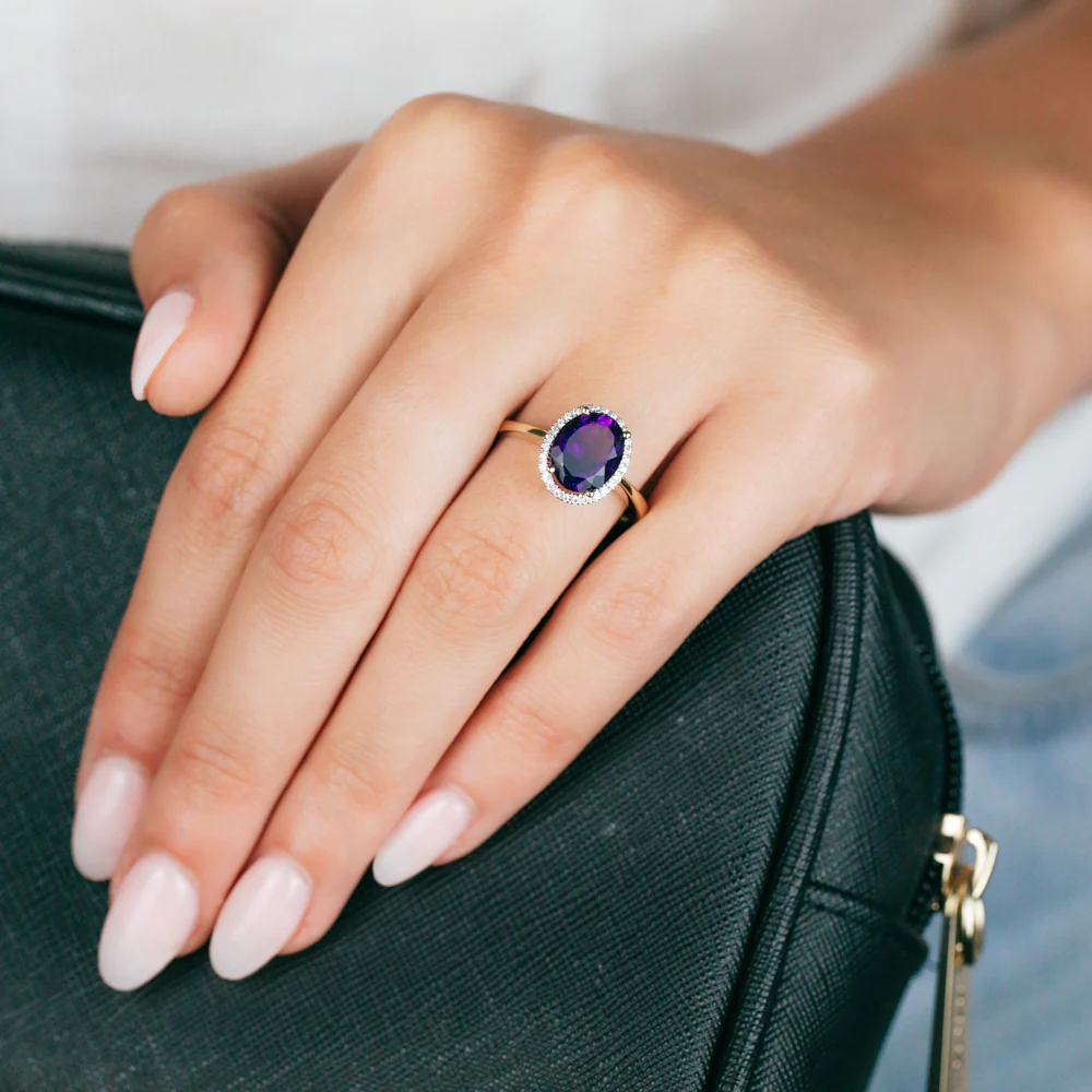9ct Yellow Gold 2.5 Carat Amethyst 28Cubic Zirconia Ring - Image 3