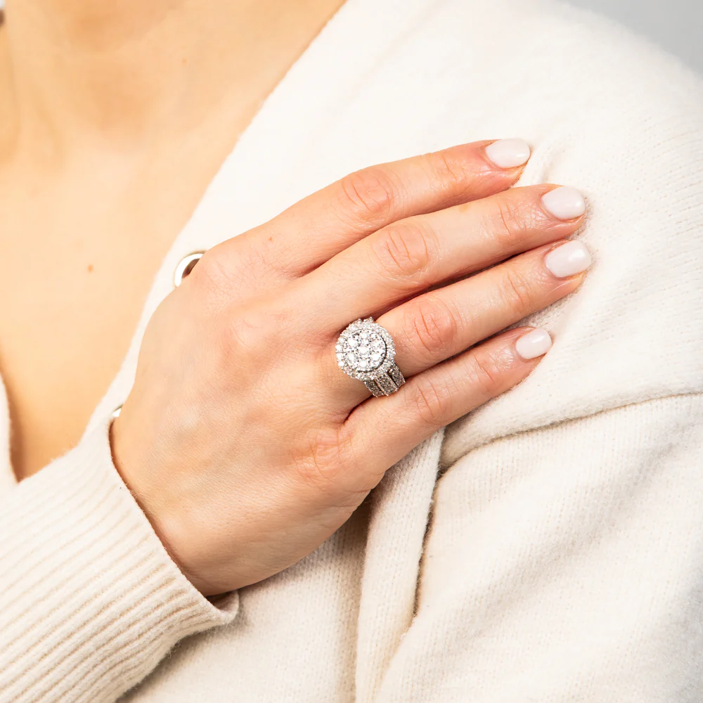9ct Yellow Gold 2 Carat Diamond Cluster Round Dress Ring - Image 3